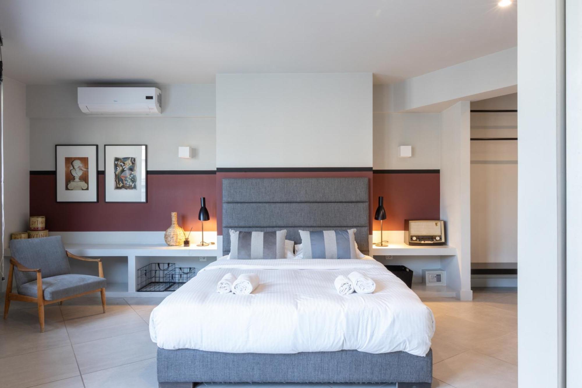 Fantastic With Shared Rooftop Deck