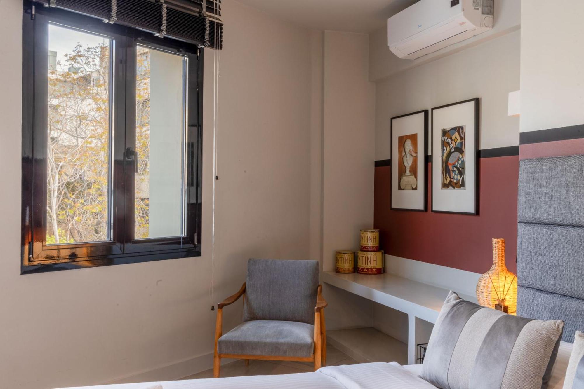 Fantastic With Shared Rooftop Deck *