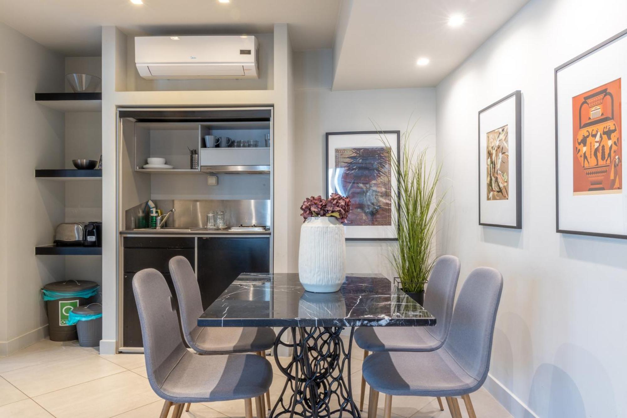 Fantastic With Shared Rooftop Deck