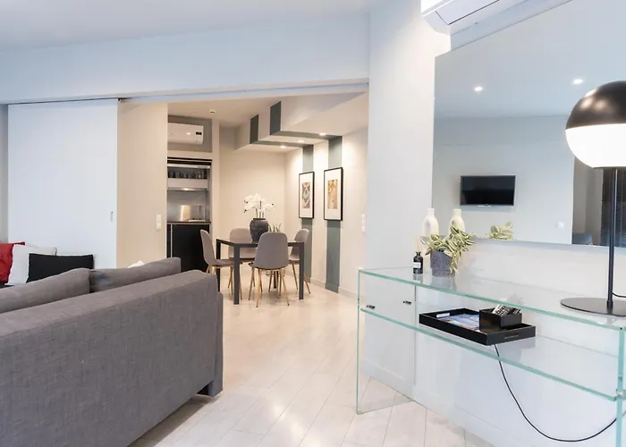 Fantastic Central Athens Suite With Shared Rooftop Deck
