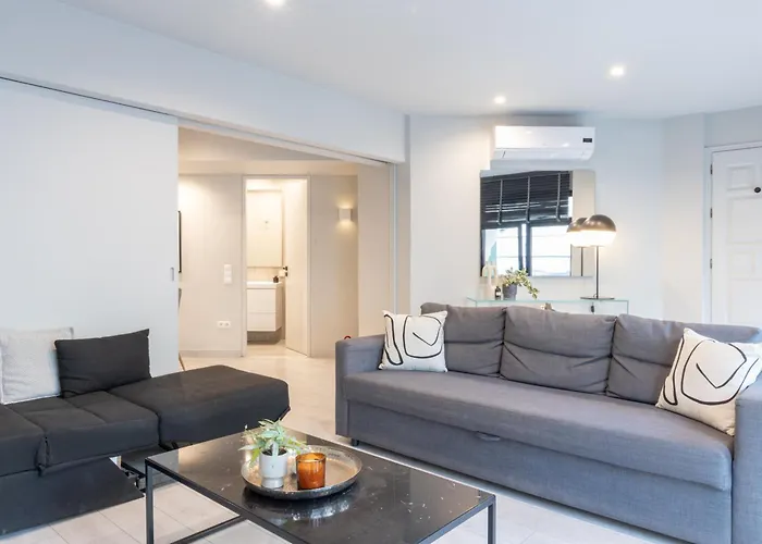 Fantastic Central Athens Suite With Shared Rooftop Deck