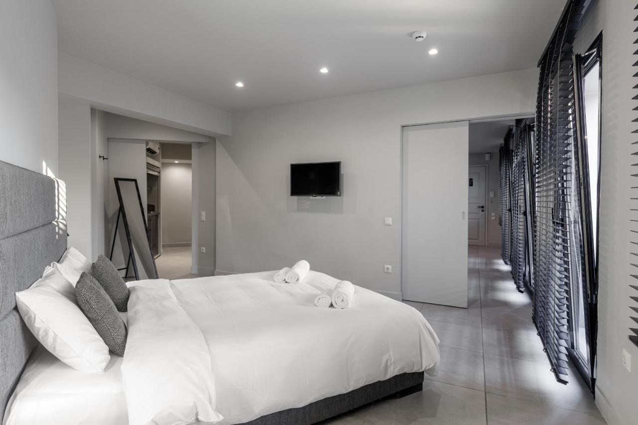 Apartment Fantastic Central Athens Suite With Shared Rooftop Deck *