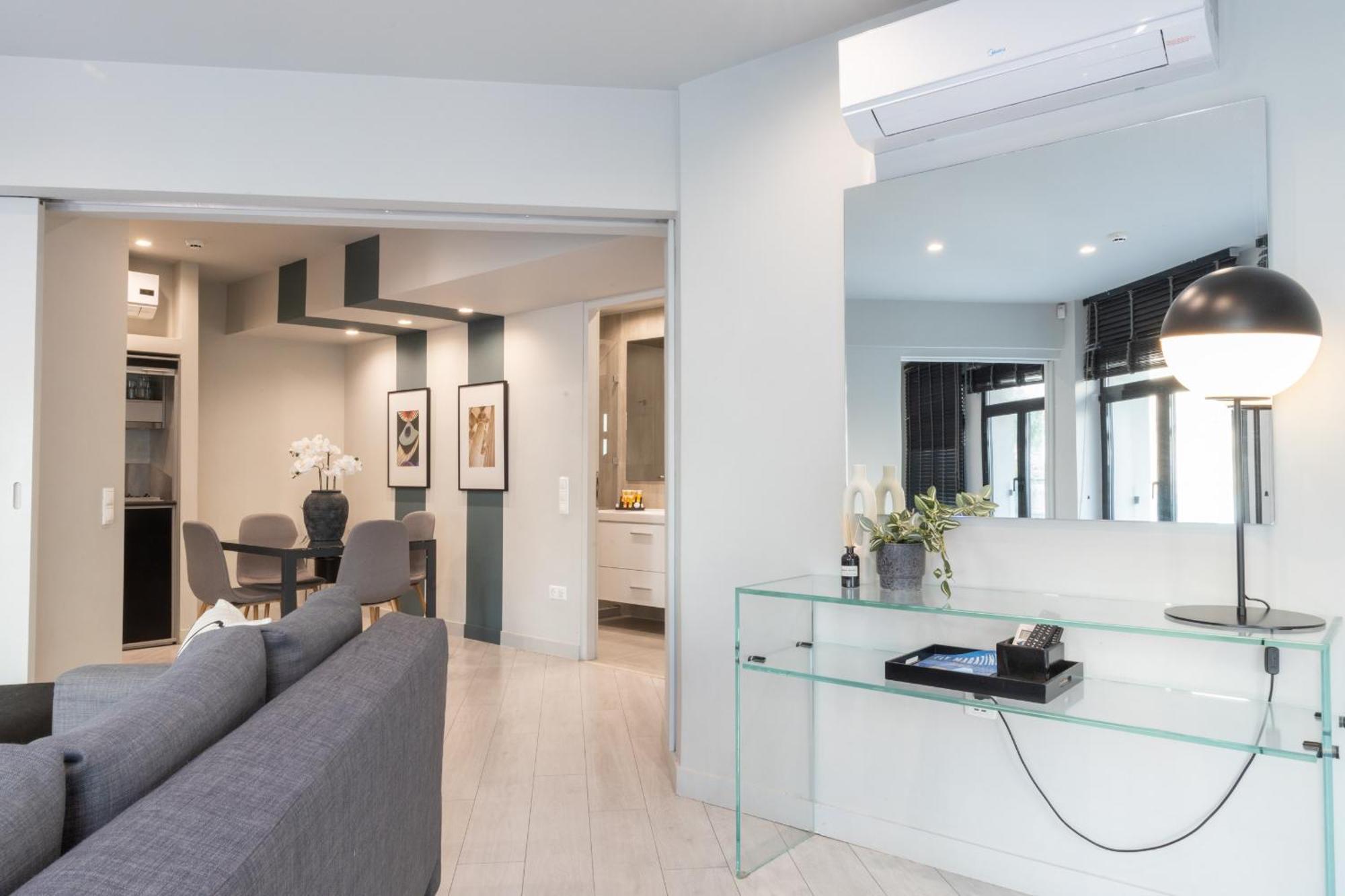 Apartment Fantastic Central Athens Suite With Shared Rooftop Deck *