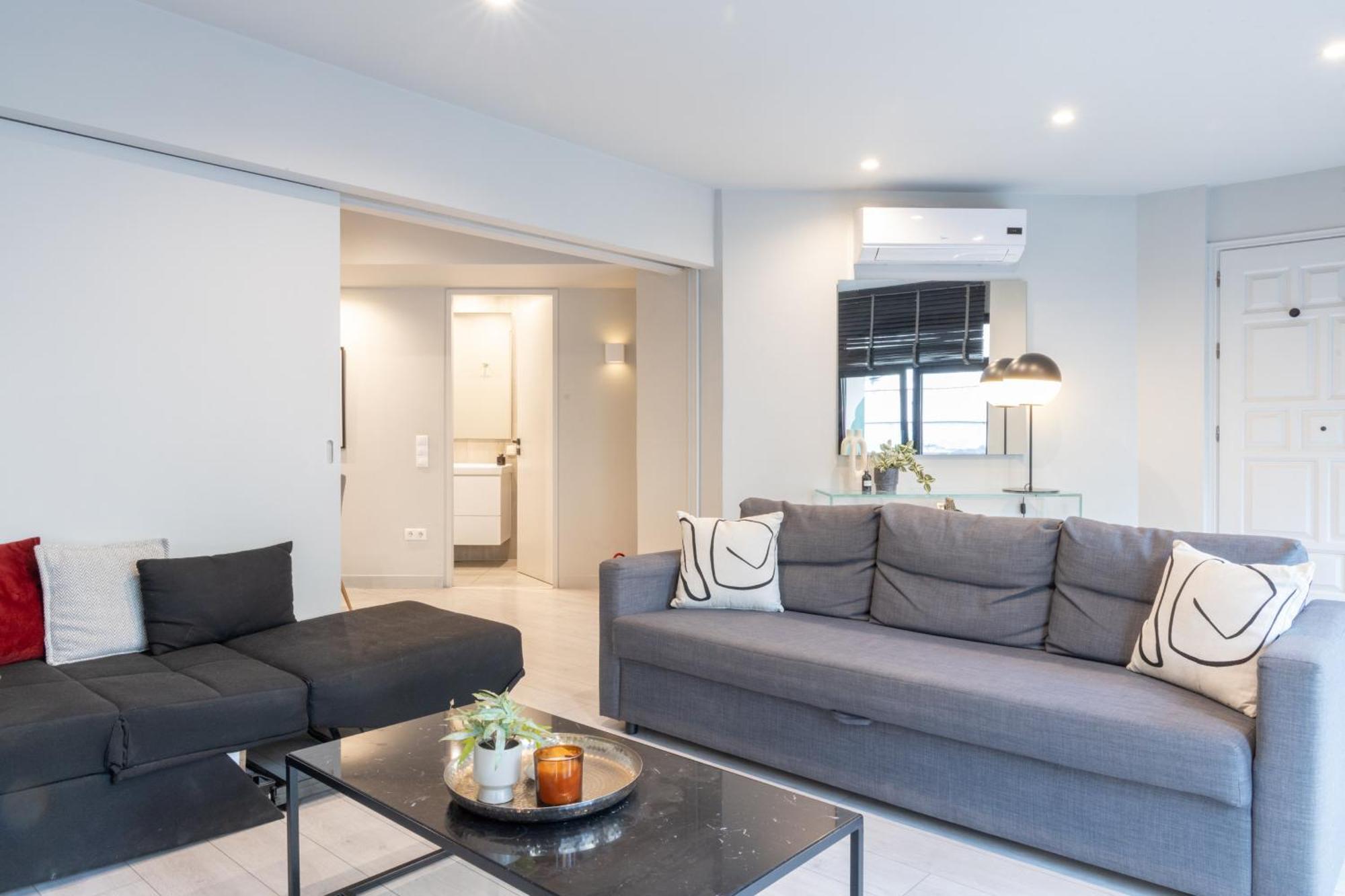 Apartment Fantastic Central Athens Suite With Shared Rooftop Deck *