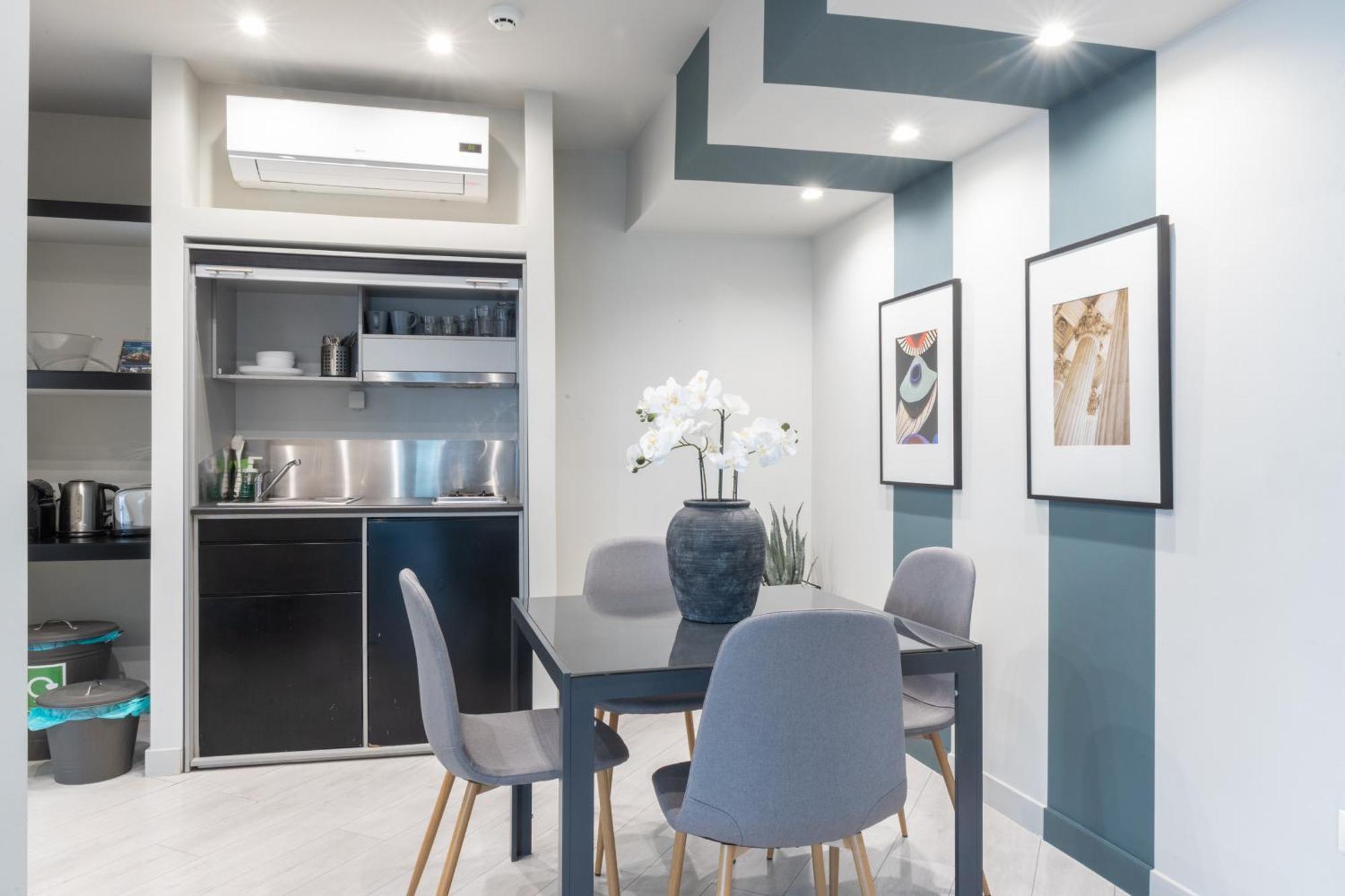 Fantastic Central Athens Suite With Shared Rooftop Deck Apartment