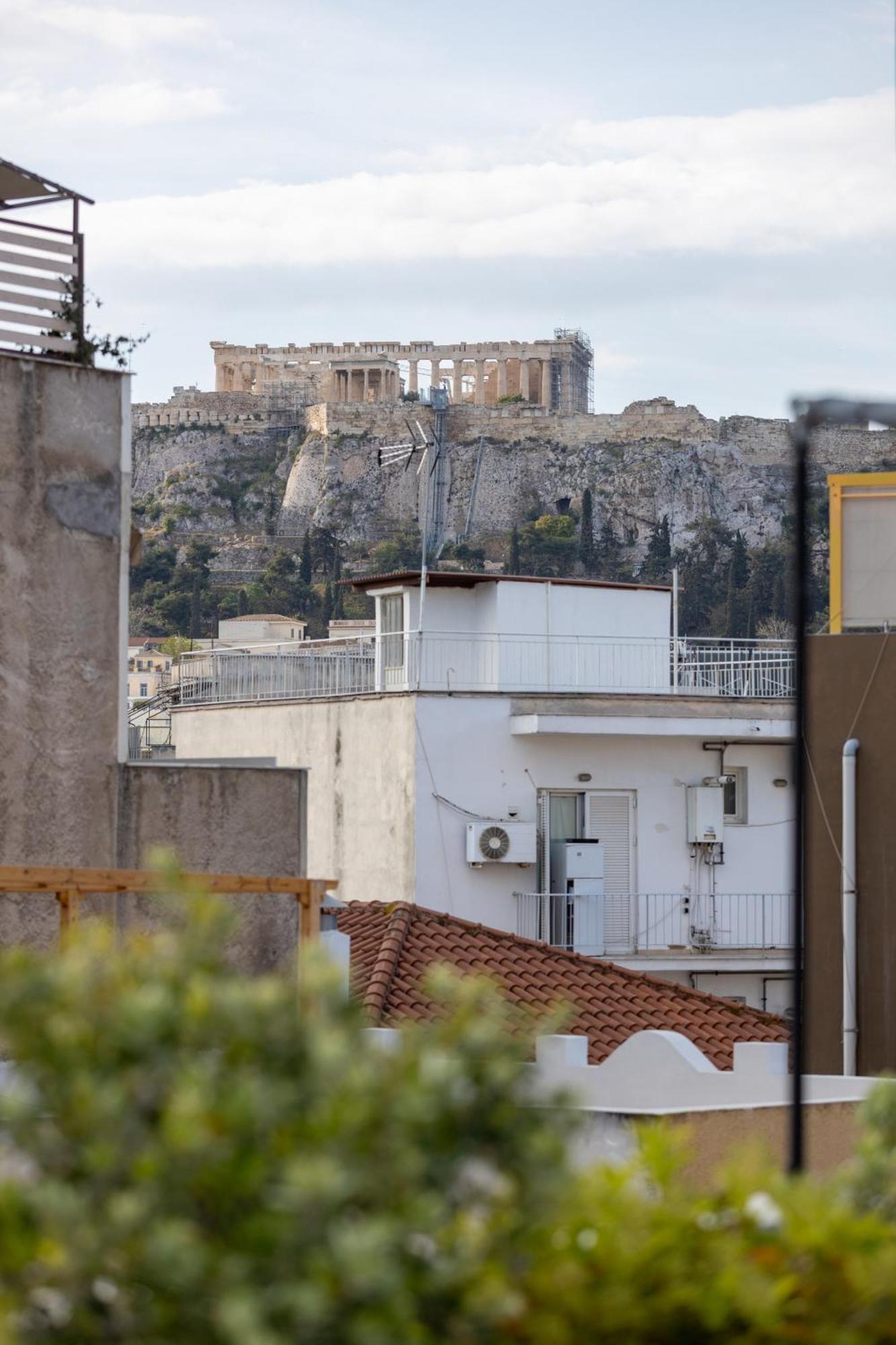 Fantastic Central Athens Suite With Shared Rooftop Deck *