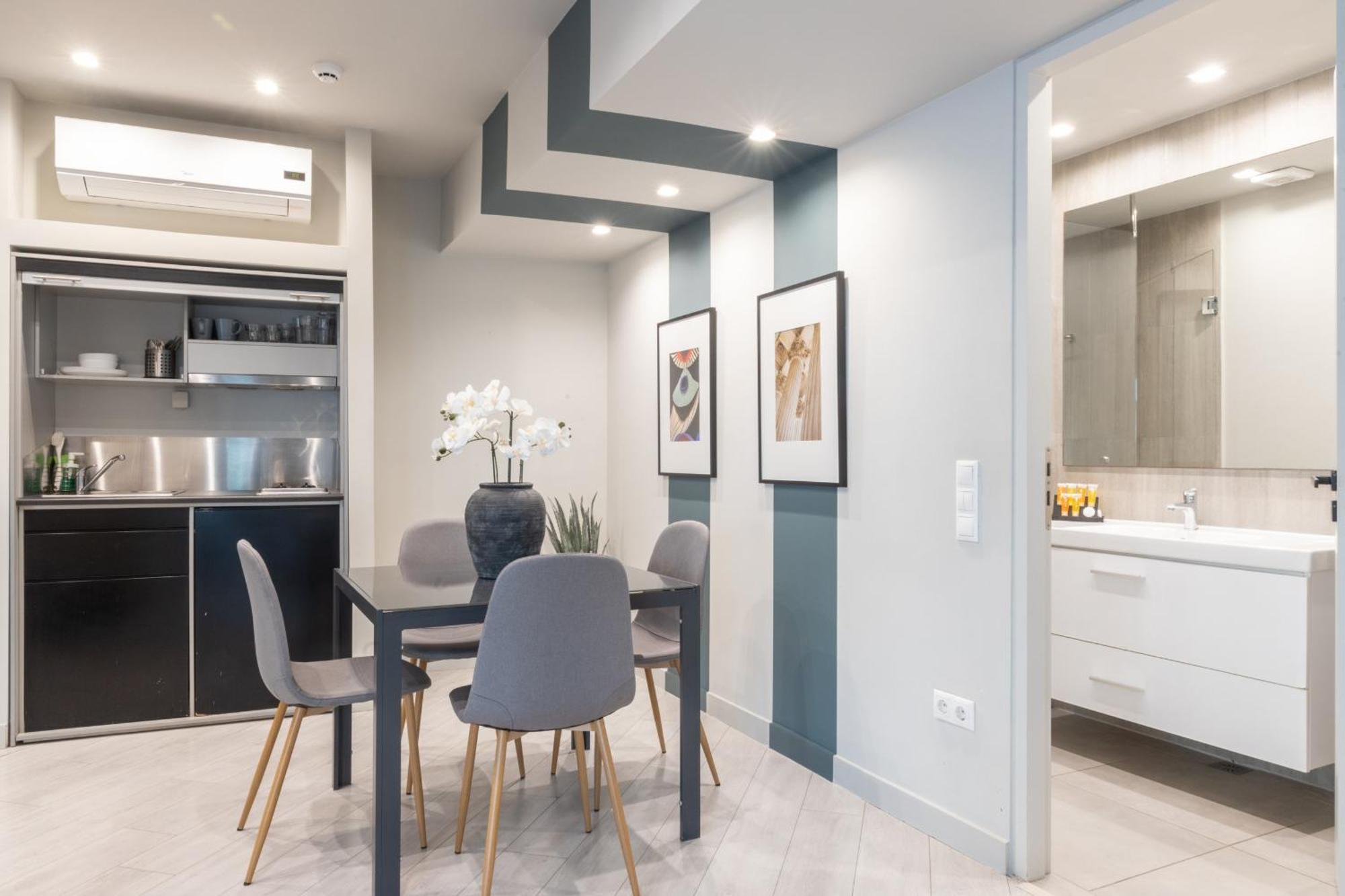 Fantastic Central Athens Suite With Shared Rooftop Deck * Athens