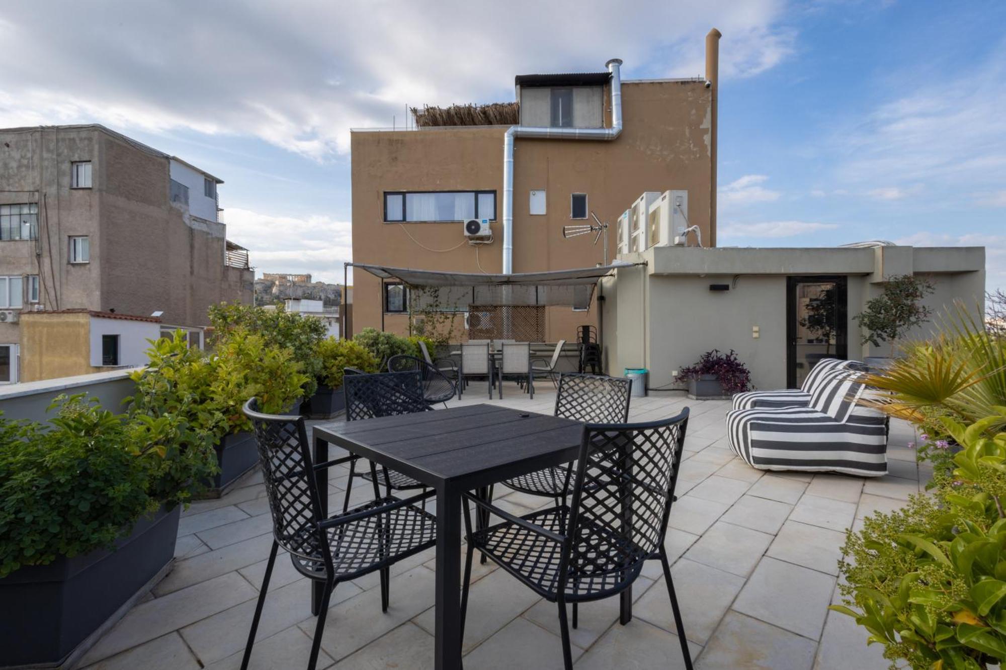 Fantastic Central Athens Suite With Shared Rooftop Deck